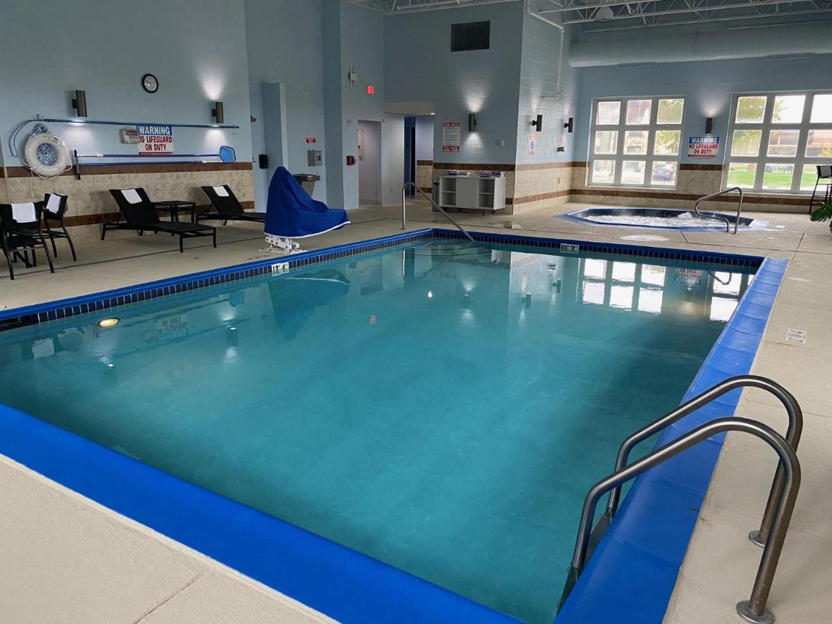 Holiday Inn Express Wixom By Ihg מראה חיצוני תמונה