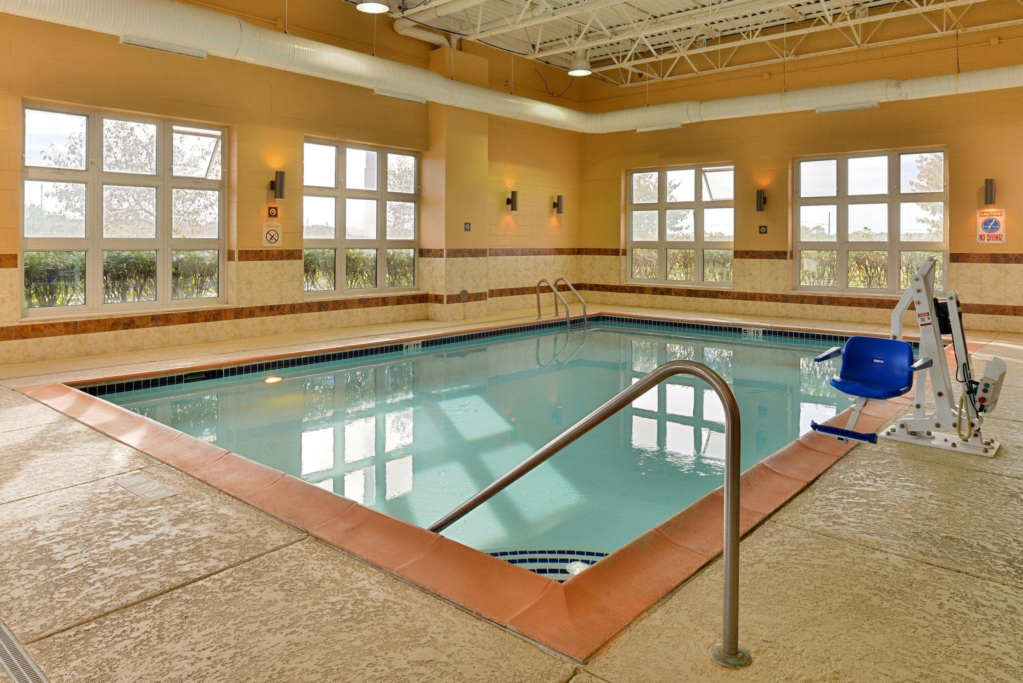 Holiday Inn Express Wixom By Ihg מראה חיצוני תמונה
