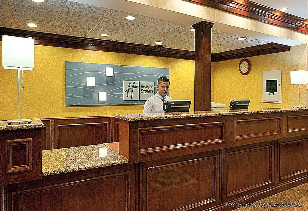 Holiday Inn Express Wixom By Ihg מראה פנימי תמונה