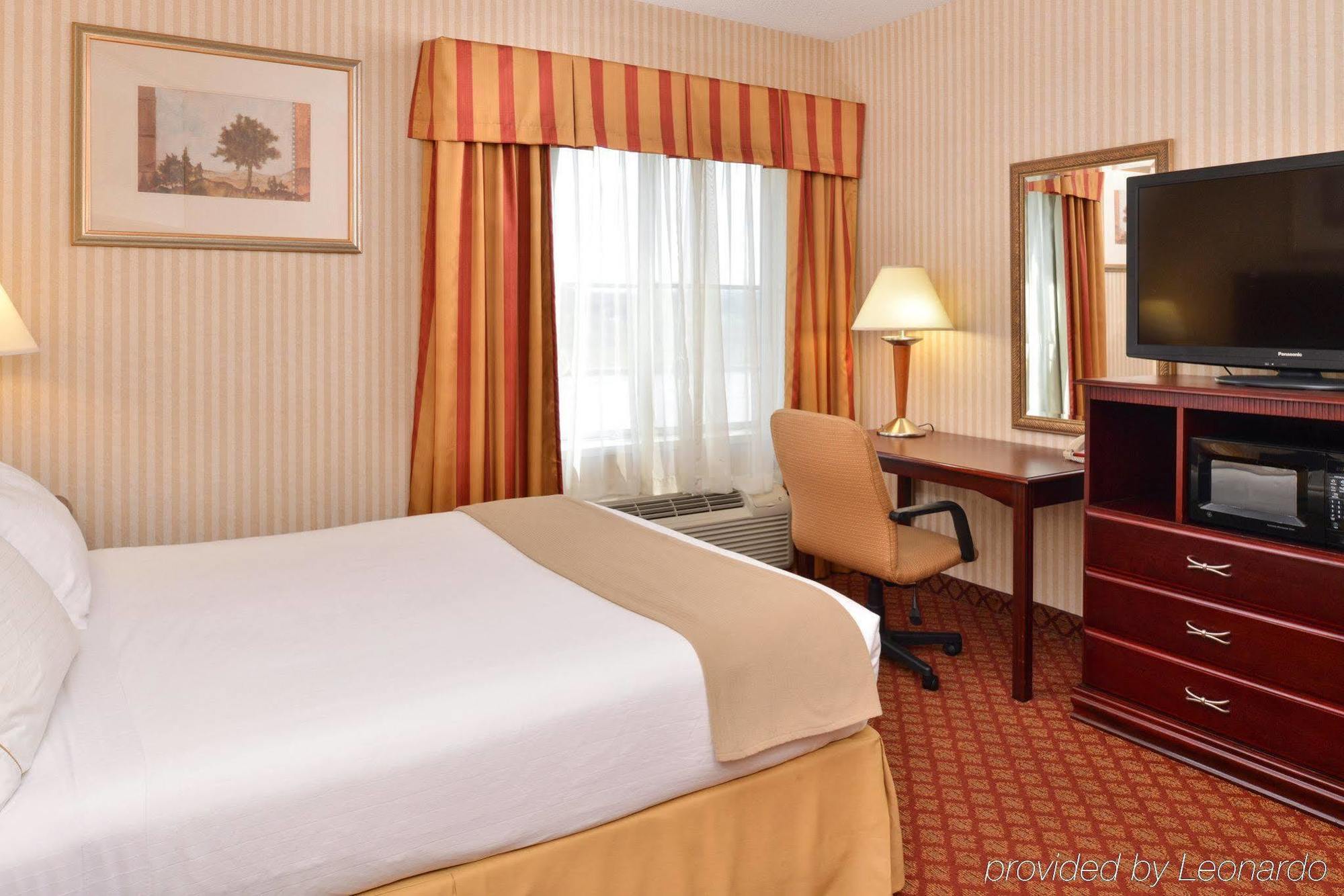 Holiday Inn Express Wixom By Ihg מראה חיצוני תמונה