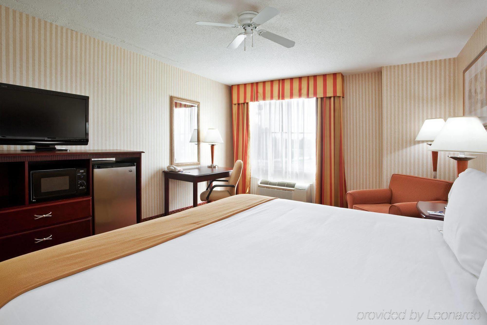 Holiday Inn Express Wixom By Ihg חדר תמונה