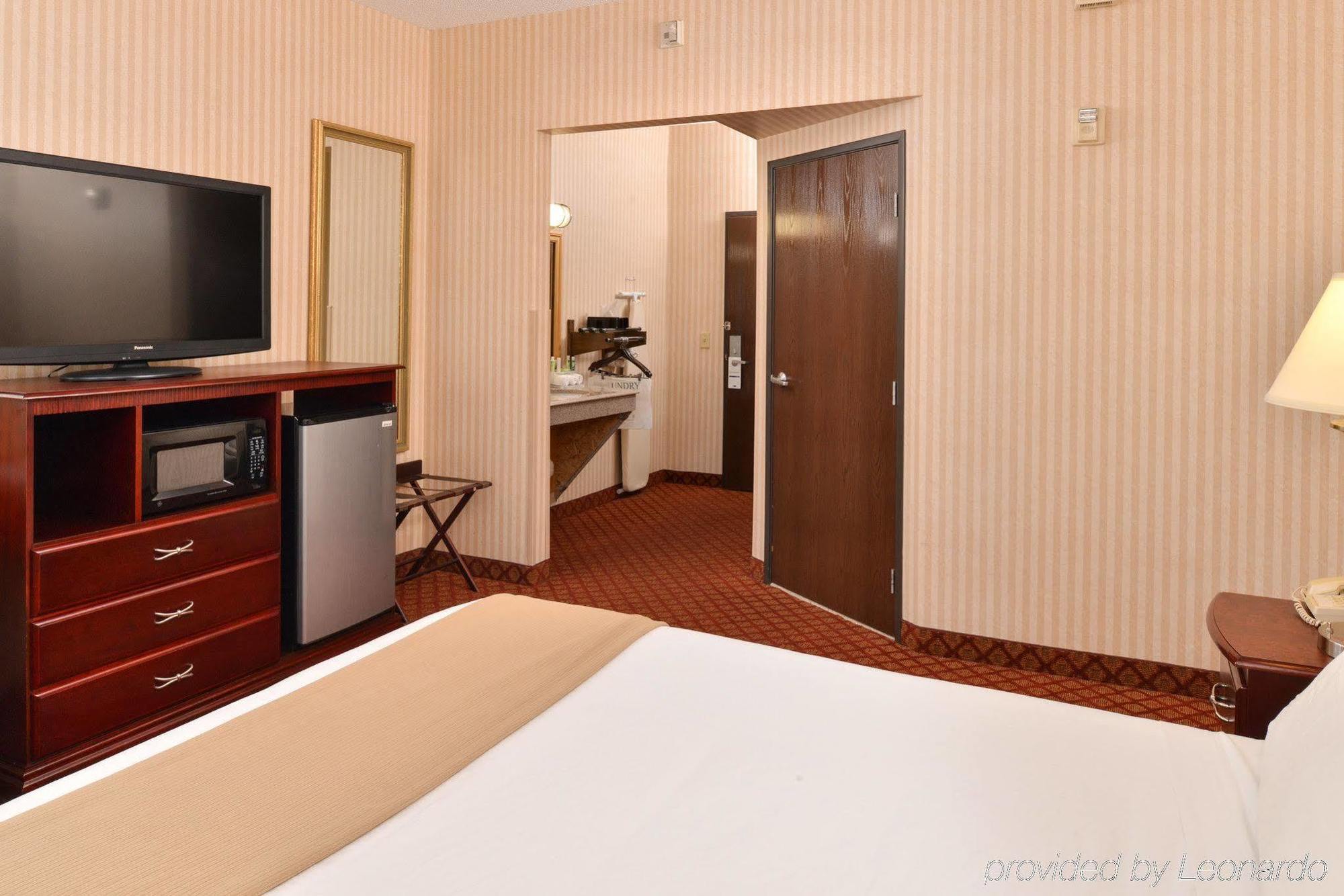 Holiday Inn Express Wixom By Ihg מראה חיצוני תמונה